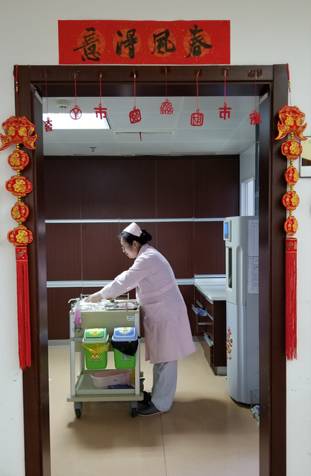 坚守岗位的孕妈妈